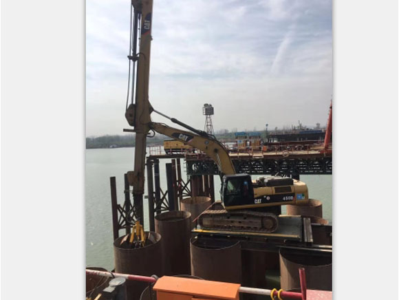 伸缩臂挖掘机租赁